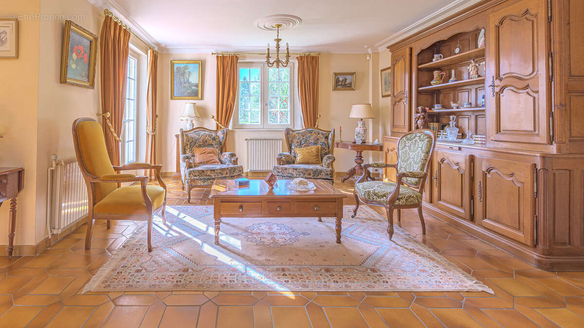 Maison à AVILLY-SAINT-LEONARD