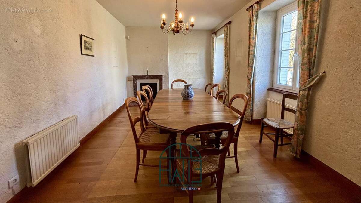 Maison à ARNAC-POMPADOUR