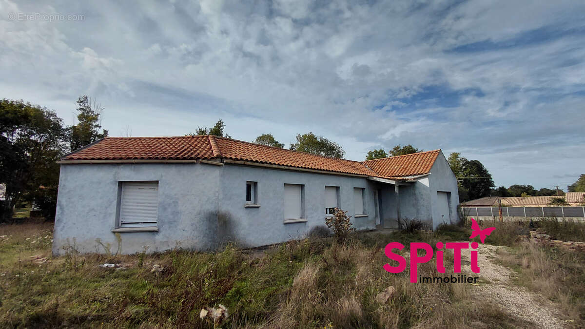 Maison à SAINT-HILAIRE-LE-VOUHIS