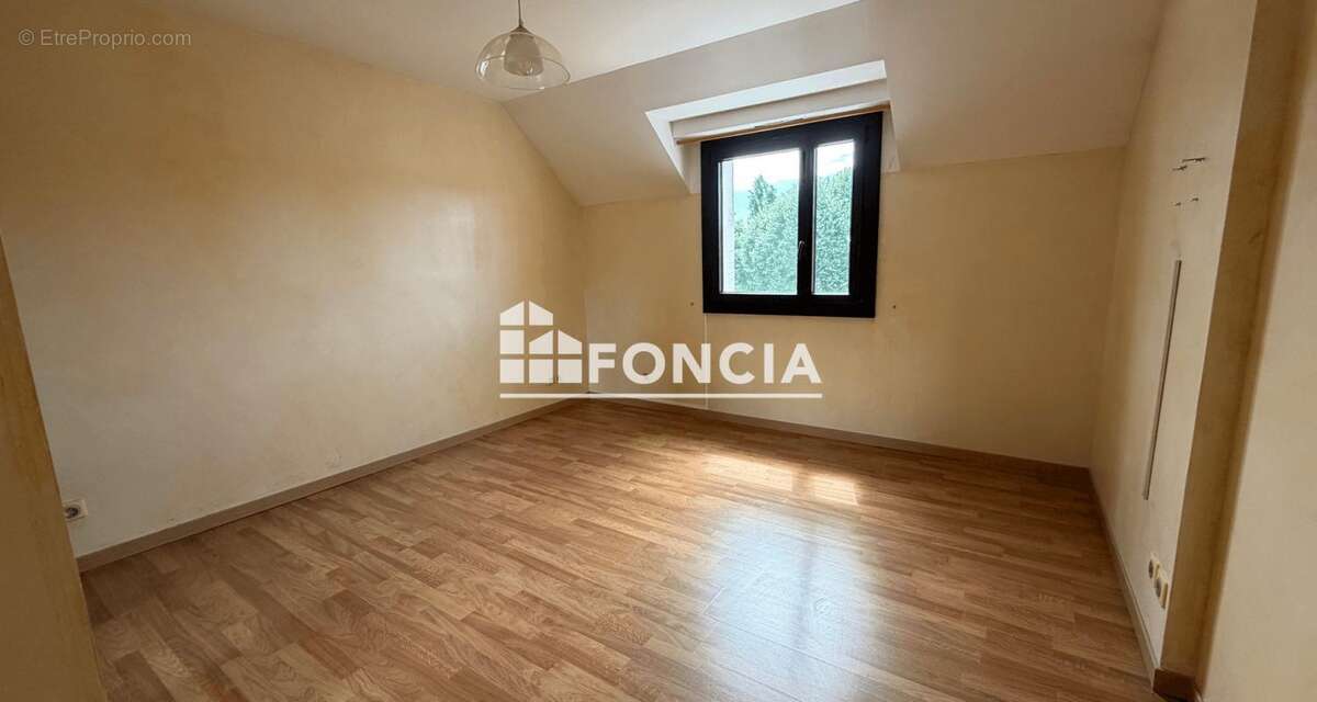 Saint-Apollinaire, très agréable et spacieuse appartement-maison jumelée sur 3 niveaux avec terrasse et jardinet - photo 6