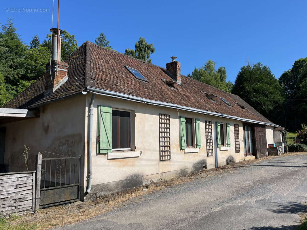 Coussac Bonneval Longère de 6 pièces, 1,2 hectares, piscine et des vues - photo 2