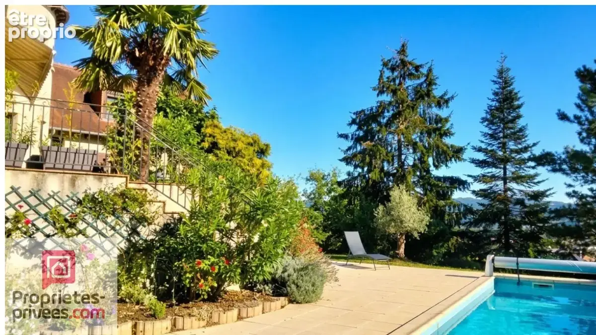 Cosnac. Spacieuse maison familiale de 230 M2 avec piscine et sous sol semi-entéré - photo 3
