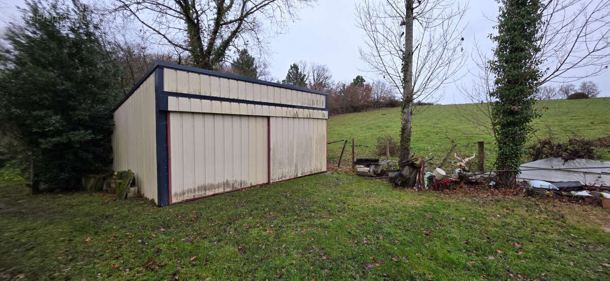 Terrain à TOURNON-SAINT-PIERRE