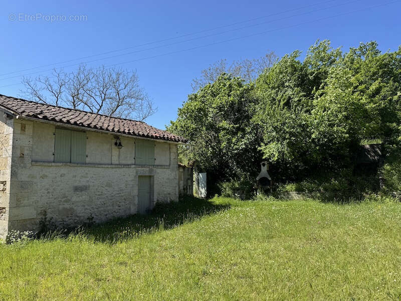 Maison à CHAMPAGNE-ET-FONTAINE