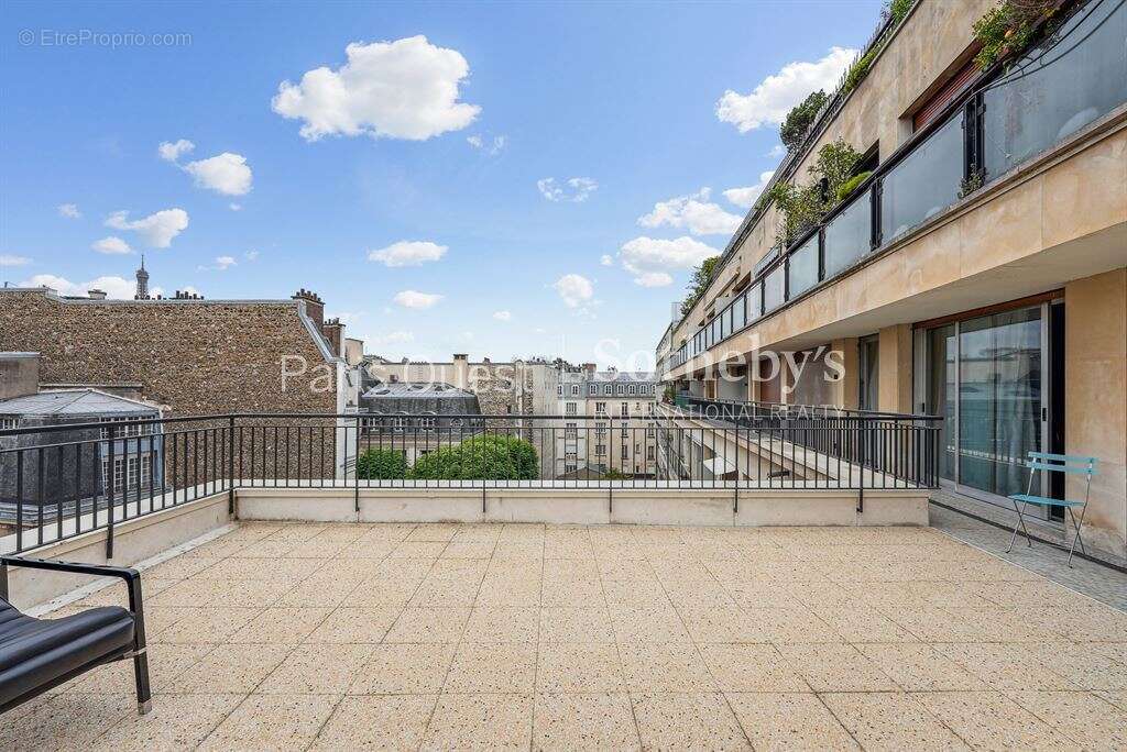 Appartement à PARIS-16E