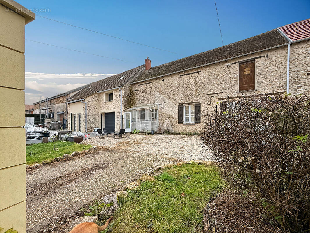 Maison à PARAY-DOUAVILLE