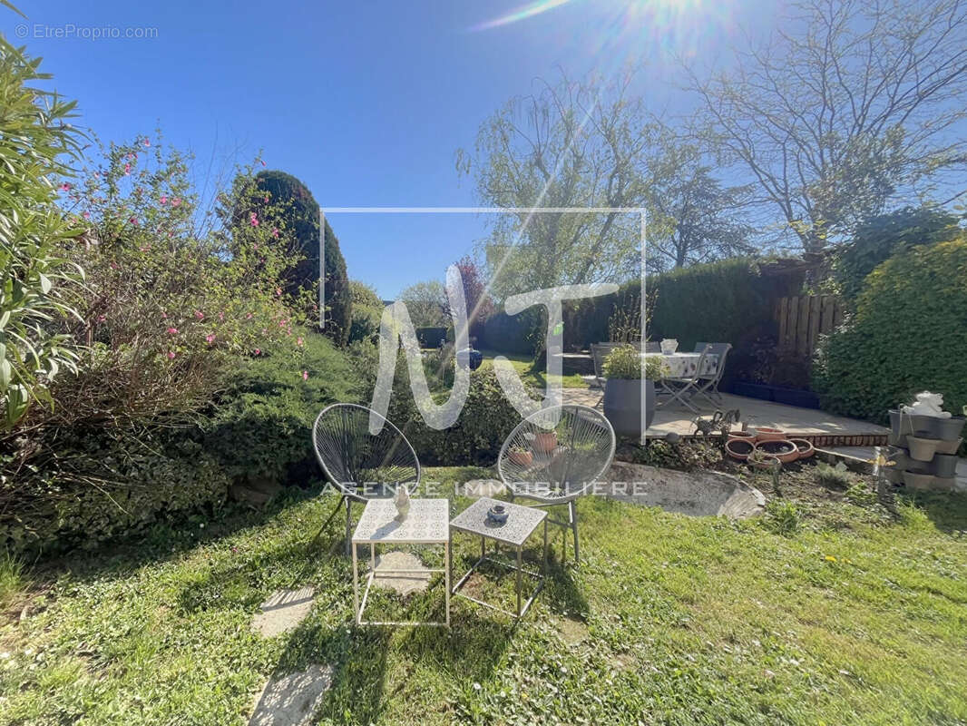 Maison à SAINT-BARTHELEMY-D'ANJOU