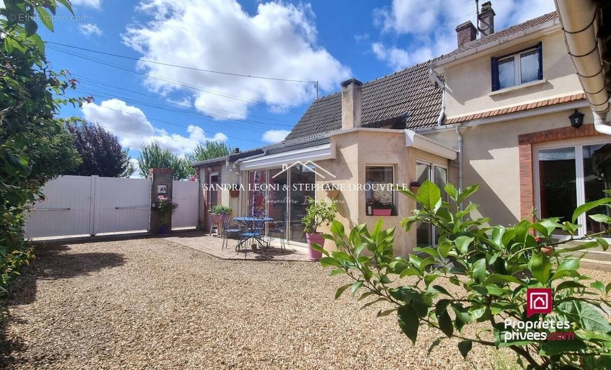 Maison à JOUY