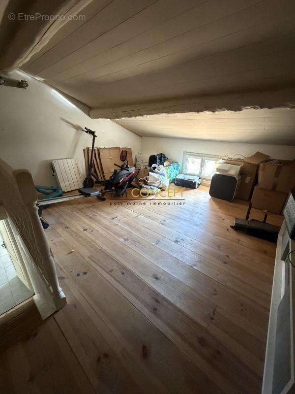 Appartement à CONTES