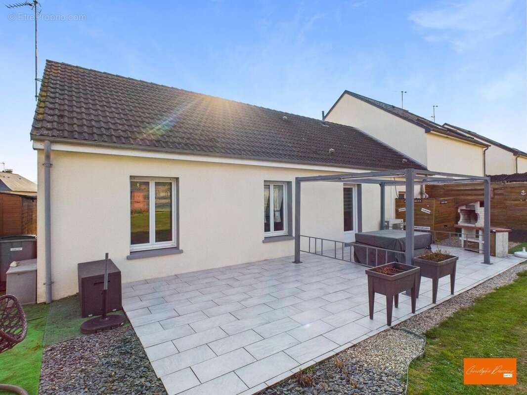 Photo 2 - Maison à LA CHAPELLE-AU-RIBOUL