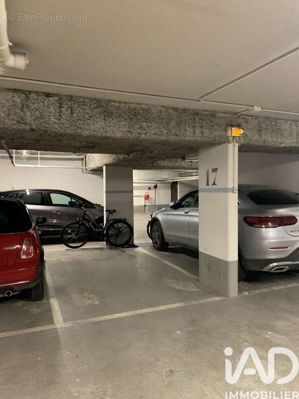 Photo 3 - Parking à PARIS-15E