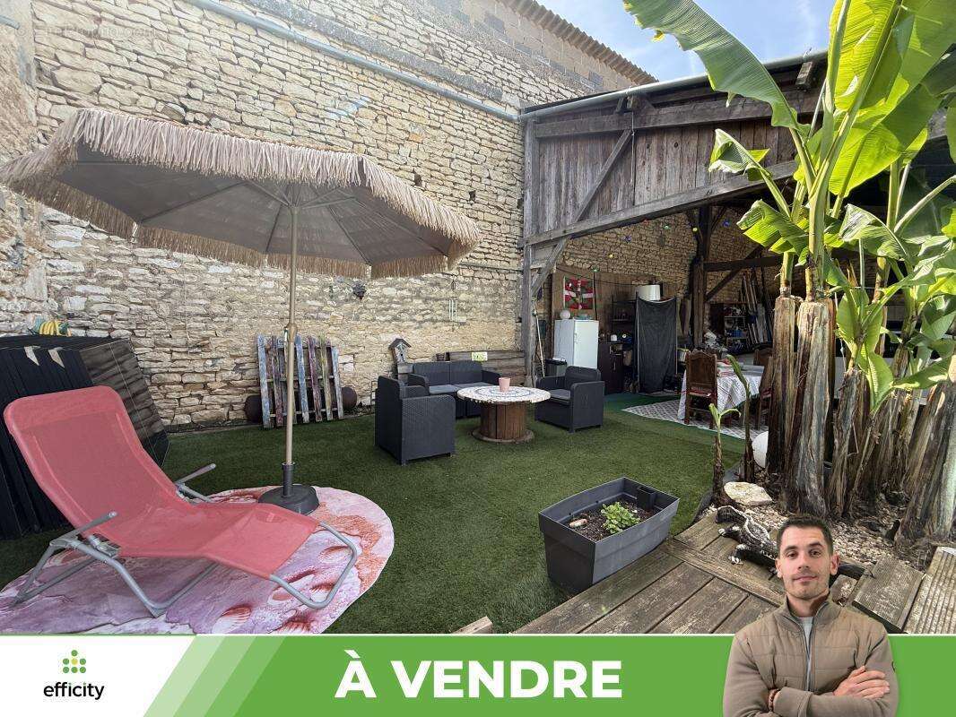 Maison à VENDEUVRE-DU-POITOU