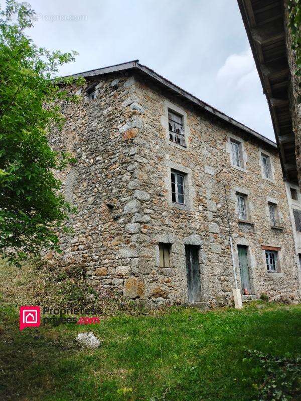 Maison à CELLES-SUR-DUROLLE