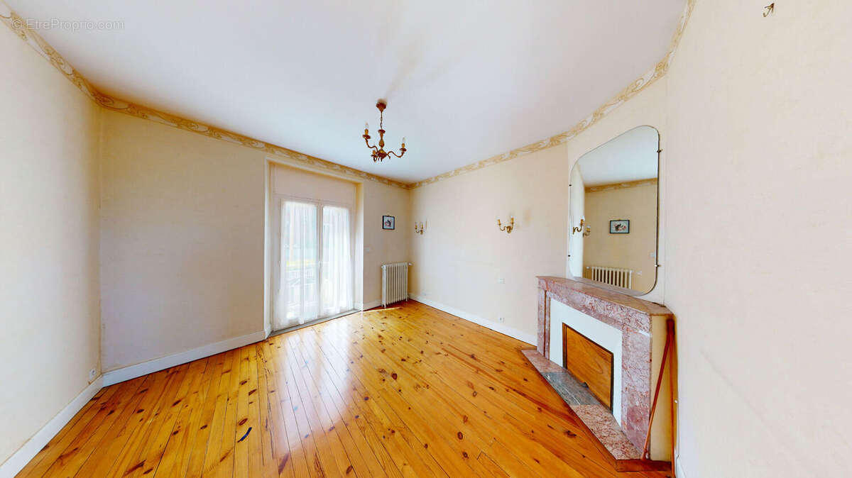 Maison à BARAQUEVILLE