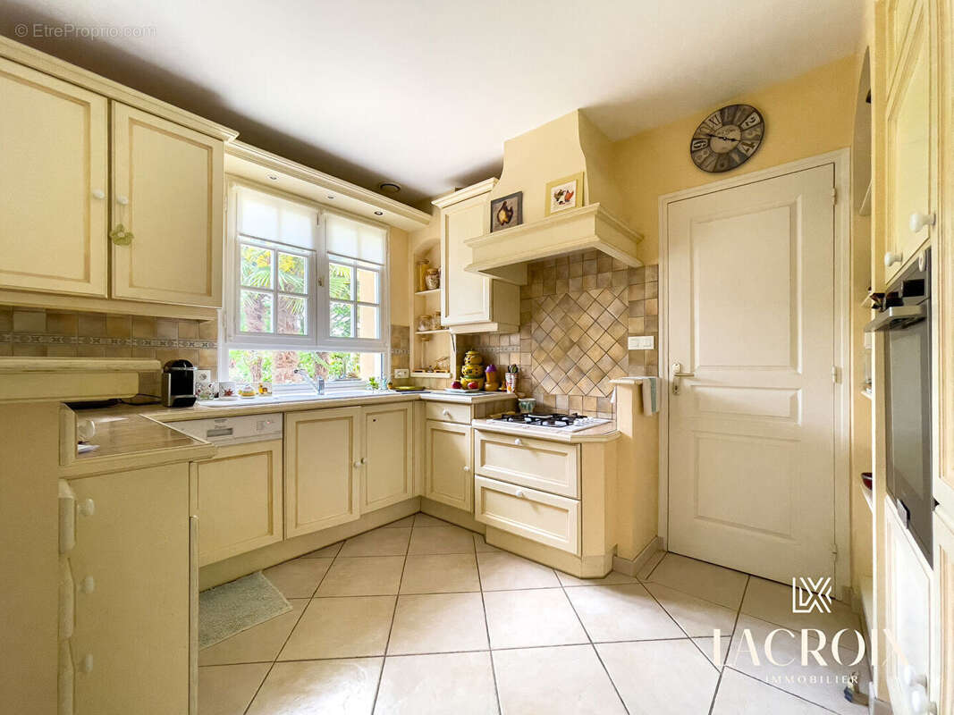 Maison à LA CHAPELLE-DES-FOUGERETZ