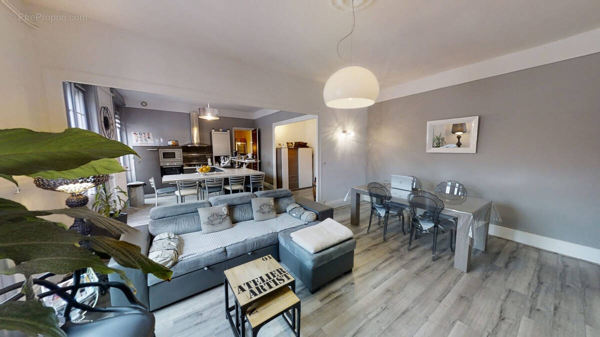 Appartement à LE CHAMBON-FEUGEROLLES