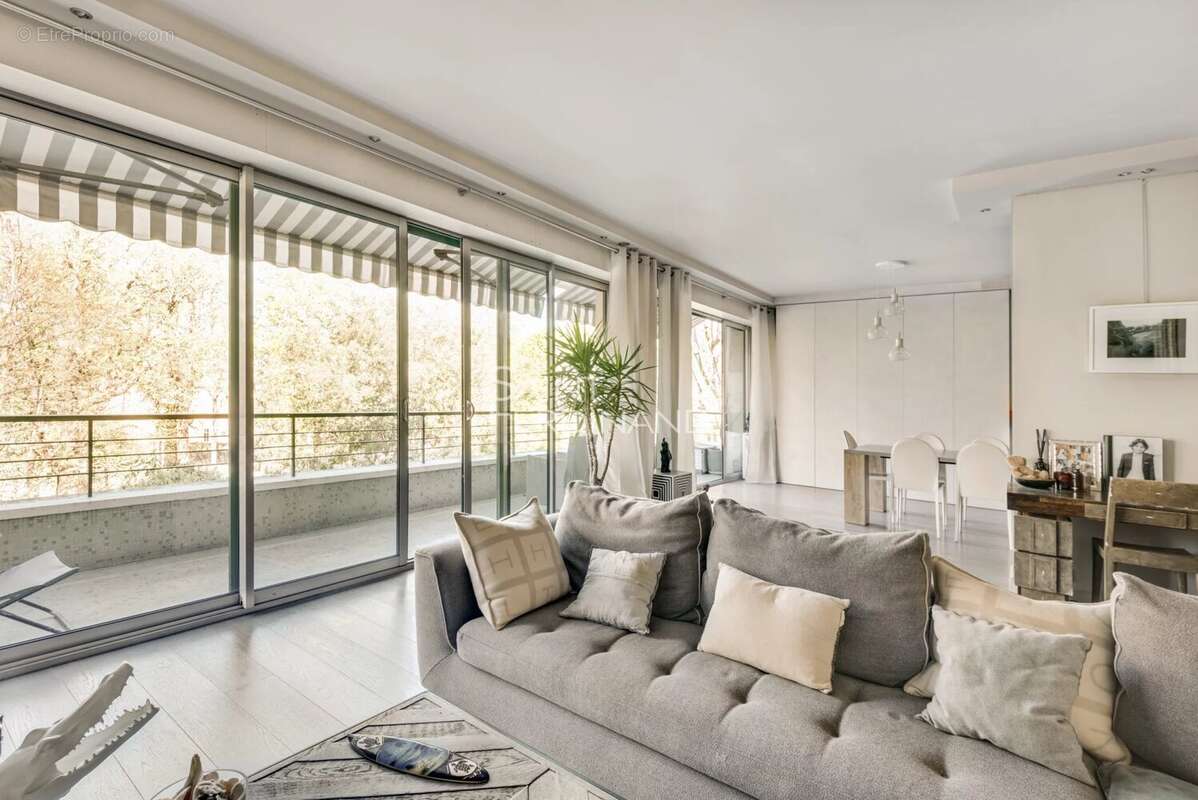 Appartement à NEUILLY-SUR-SEINE