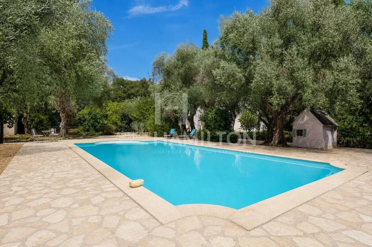 Mas Provençal d’Exception – Piscine 15 x 7 m – Parc Plat de 2 181 m² – Dépendances – Grasse - photo 2