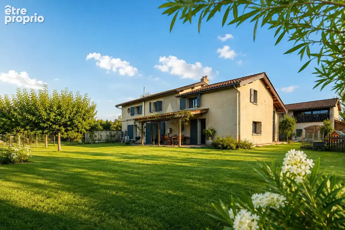 Savigneux  Maison familiale de 235 m2 + grandes dépendannces. - photo 3