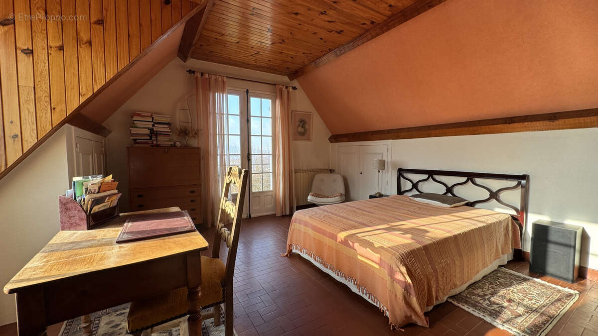 Maison à PUGNY-CHATENOD