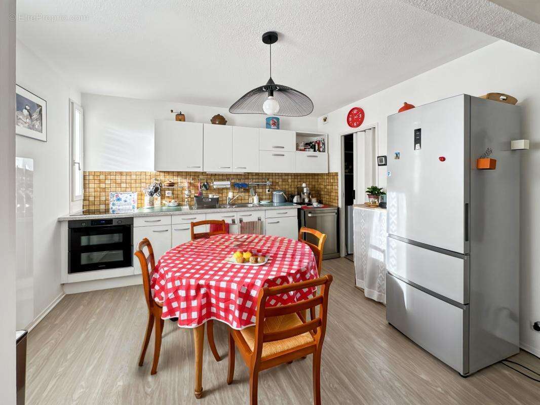 Grand t2 en résidence avec ascenseur balcon cave et parking - photo 3