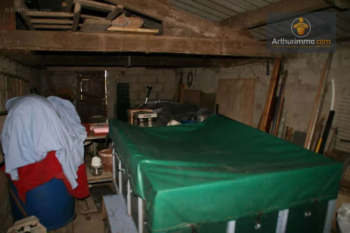 Parking à LA GREE-SAINT-LAURENT