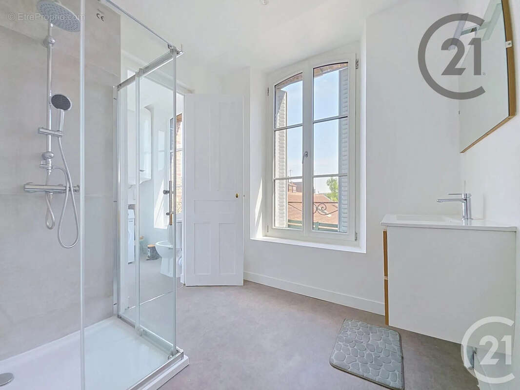 Appartement 85 m² à Sainte-Savine  - photo 11