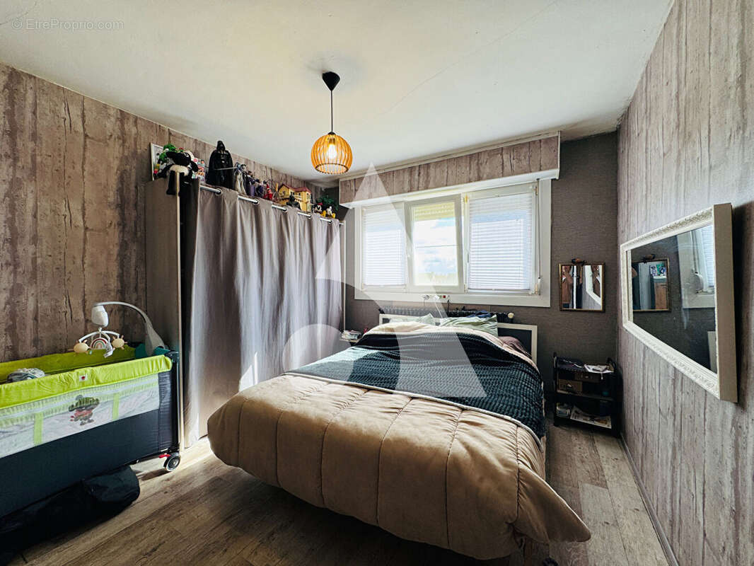 Maison à QUIEVRECHAIN