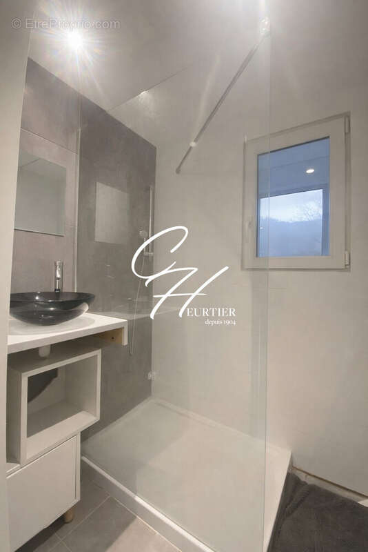 Appartement à SAINT-MARTIN-D'HERES