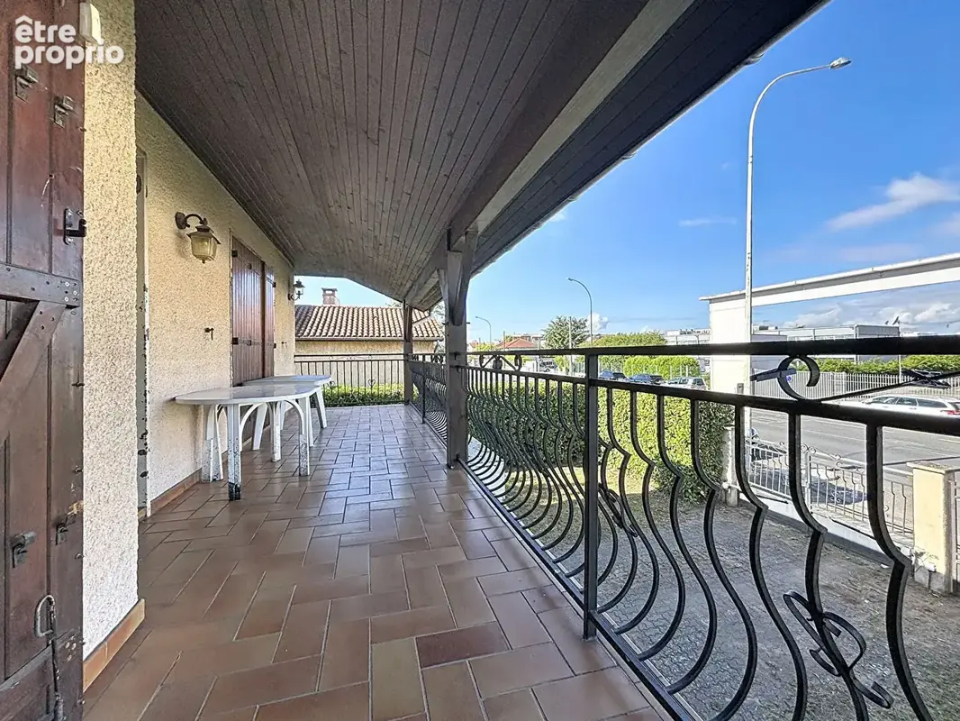 Maison Vaulx En Velin 4 pièce(s) 99.32 m2 - photo 2
