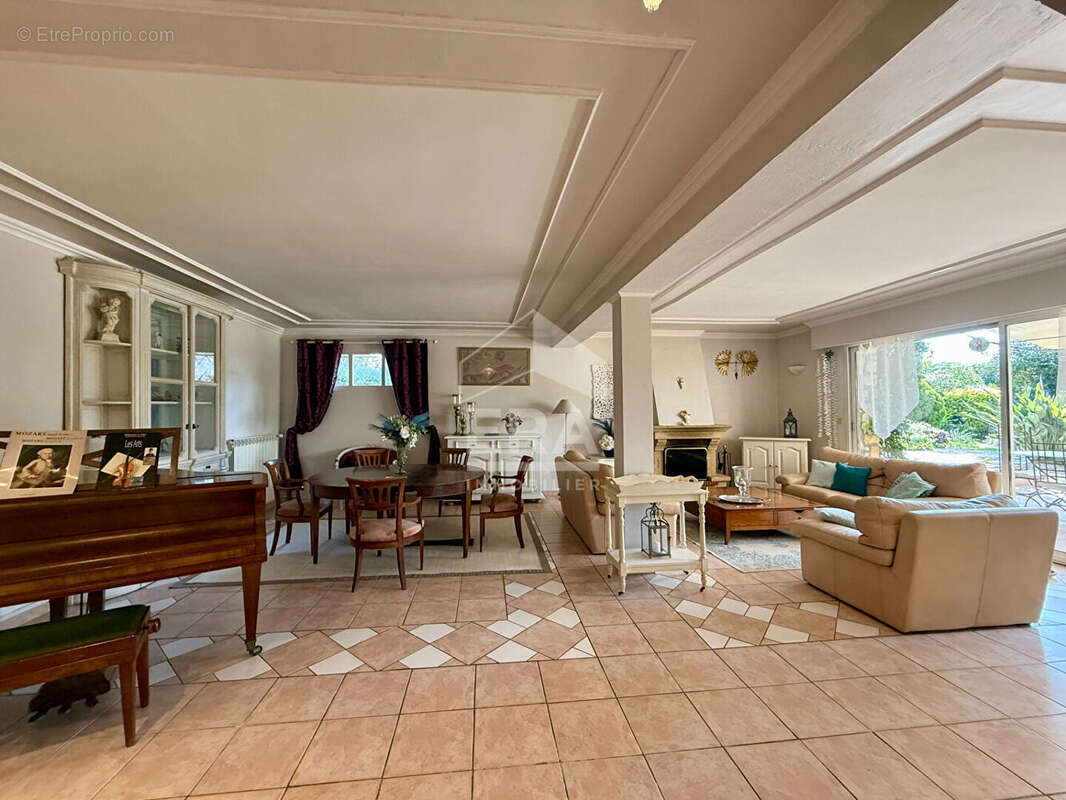 Maison à MOUGINS
