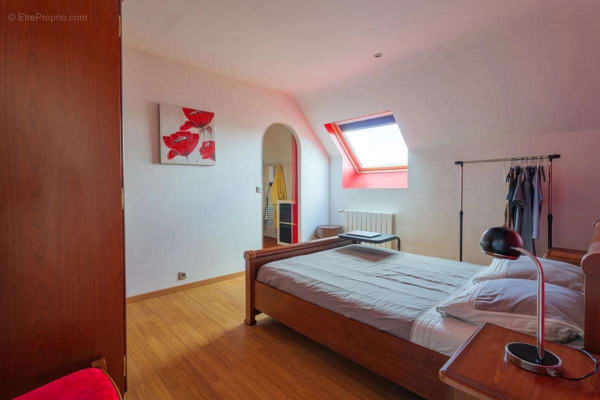 Maison de 9 pièces de 236 m² à Ozoir-la-Ferrière - photo 8
