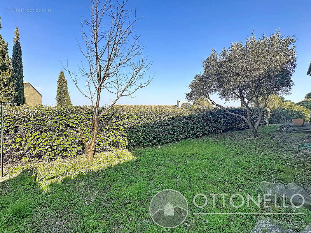 Maison à ROQUEBRUNE-SUR-ARGENS