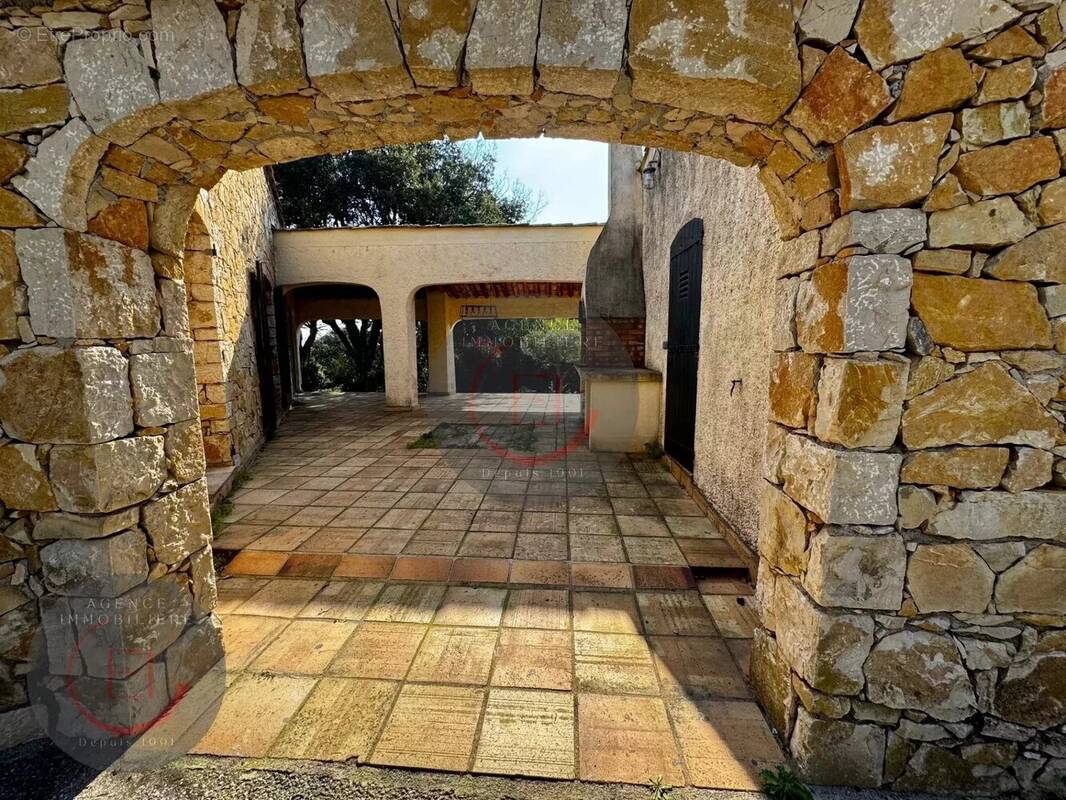 Maison à LES ADRETS-DE-L&#039;ESTEREL