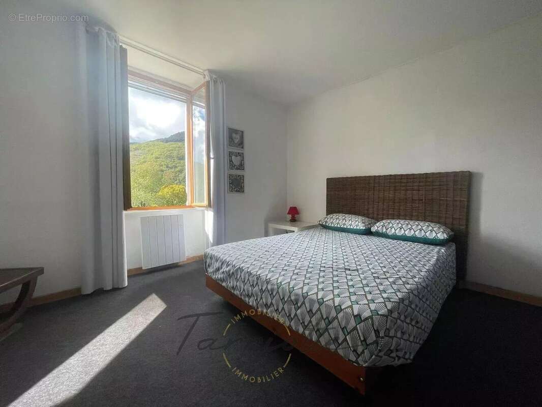 Appartement à SAINT-MARTIN-SUR-LAVEZON