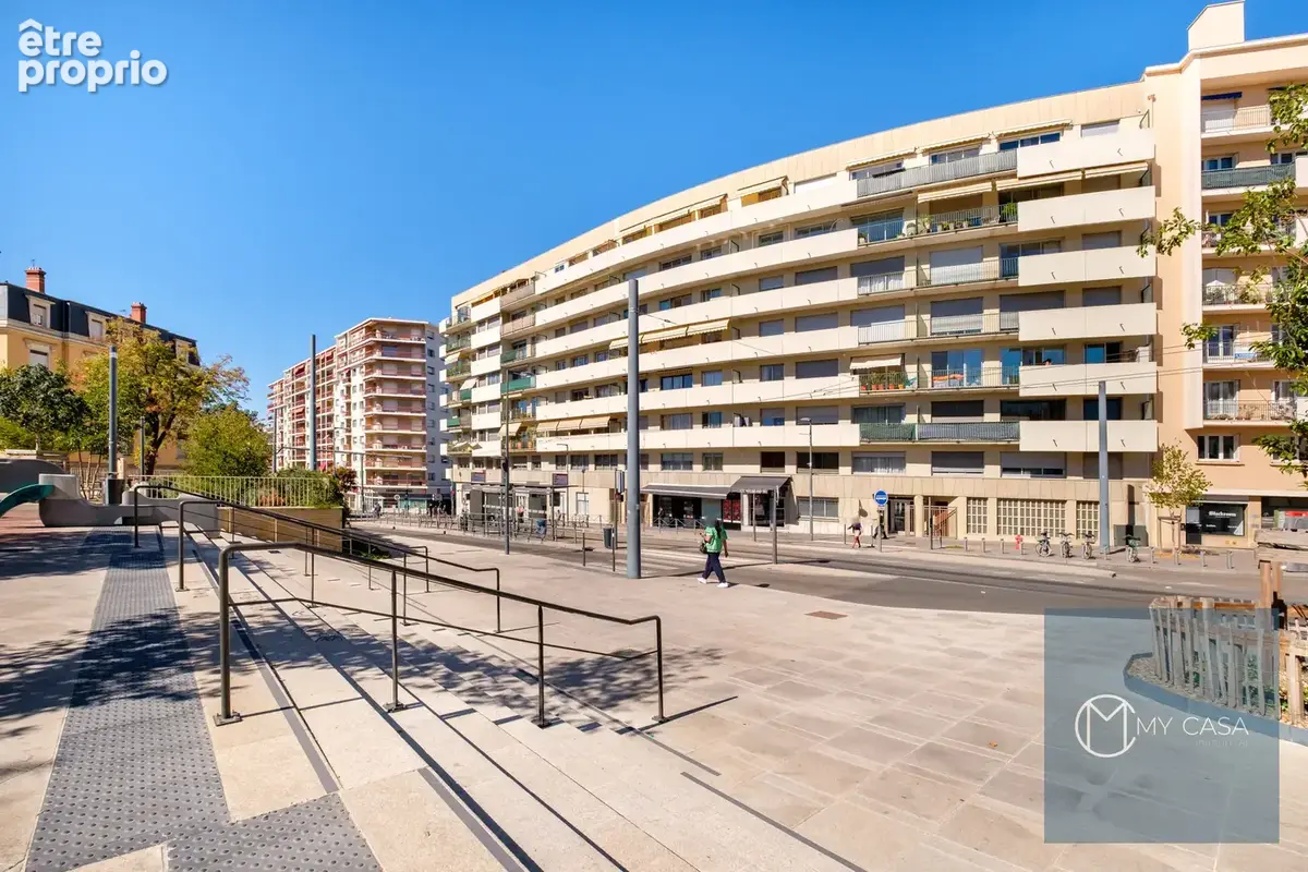 Villeurbanne - Appartement rénové de 91,17 m2 avec balcon - photo 11