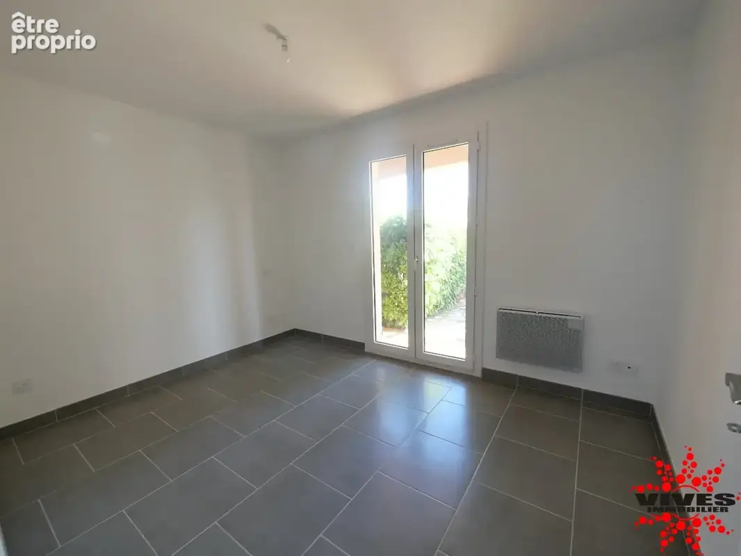 Villa T5 entièrement rénovée  Jardin piscinable au calme - photo 5