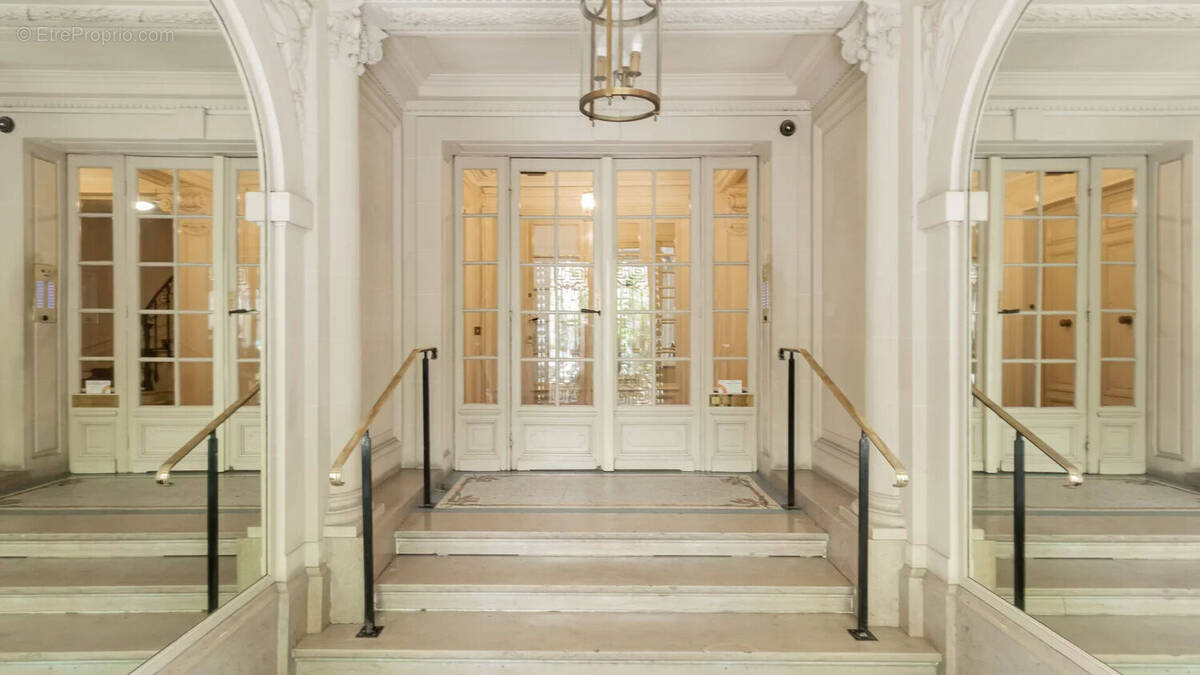 Appartement à PARIS-7E