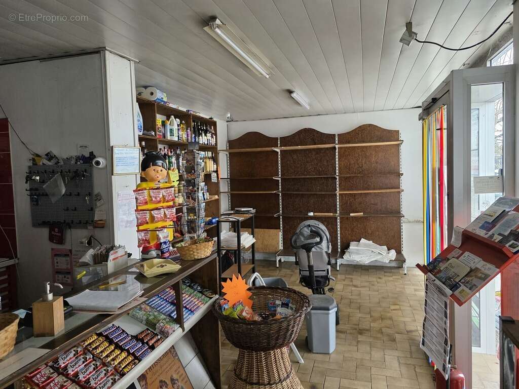 Commerce à FLEURANCE
