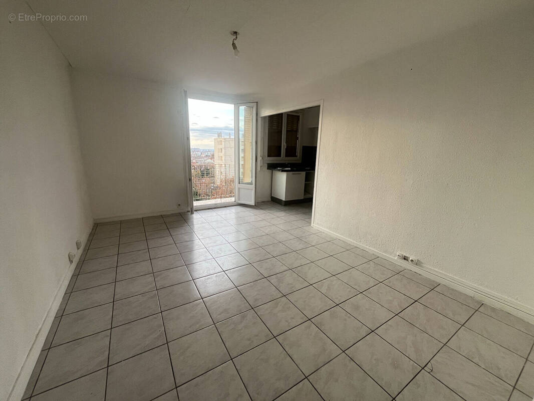 Appartement à MARSEILLE-14E