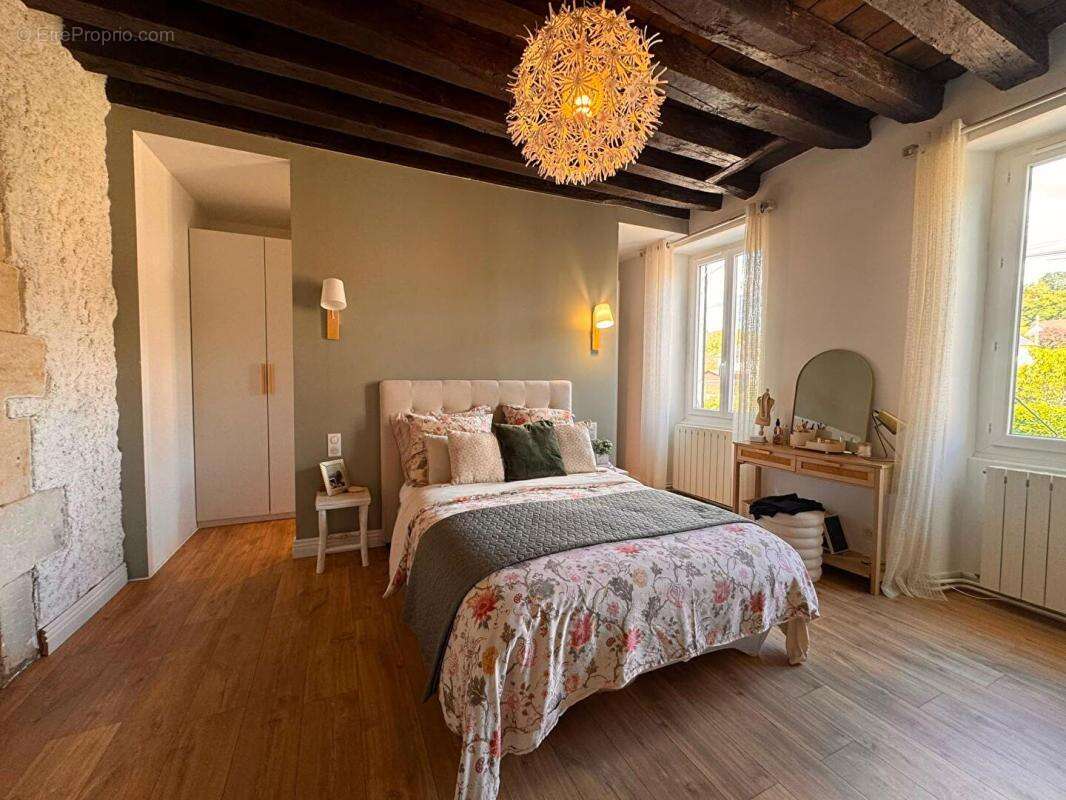 Maison à VARENNES-VAUZELLES