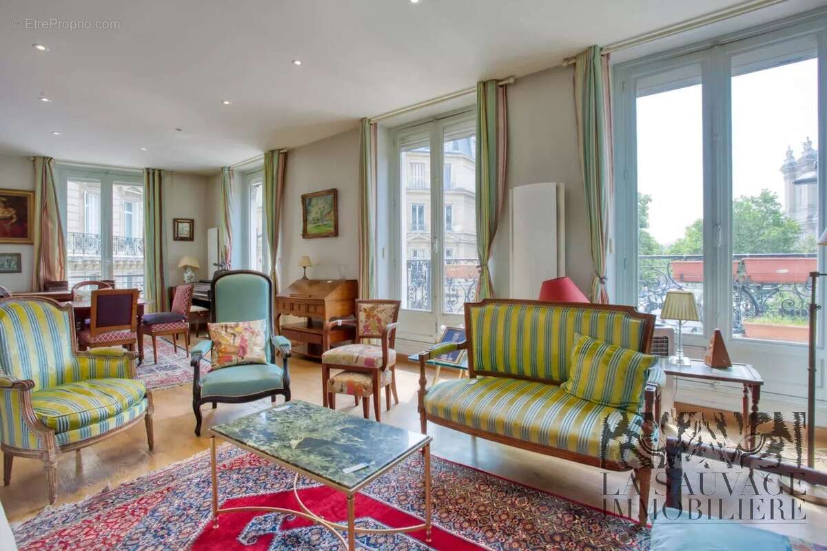 Appartement à PARIS-8E