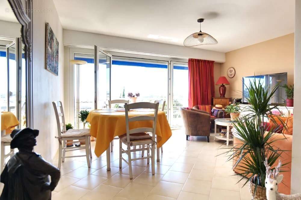 Appartement à LE CANNET