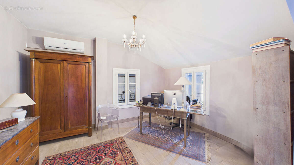 Maison 8 pièces de 214 m² sur 1556 m² de terrain avec studio, piscine et garage - photo 14