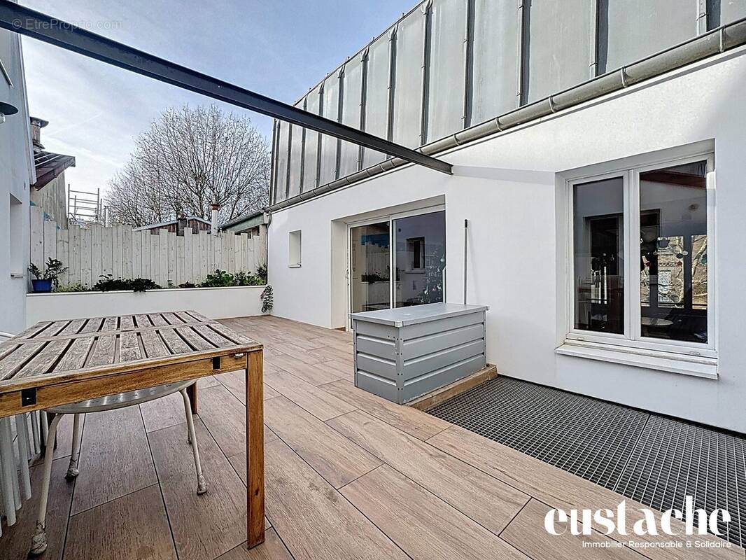 Appartement à LES LILAS