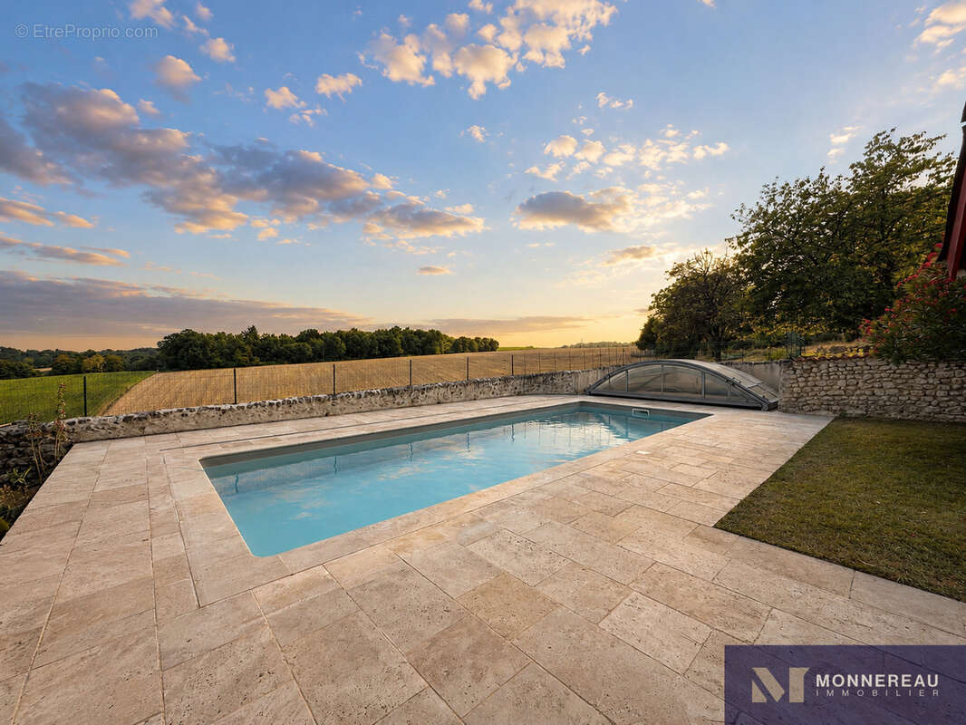 Charmante maison avec piscine et vue - photo 3