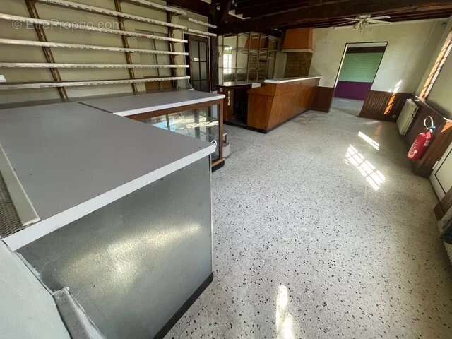 Commerce à LA SAUSSAYE