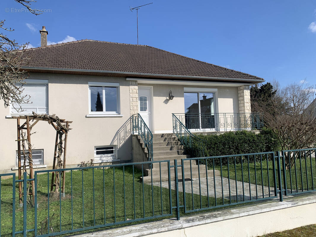 Maison à CHATELLERAULT