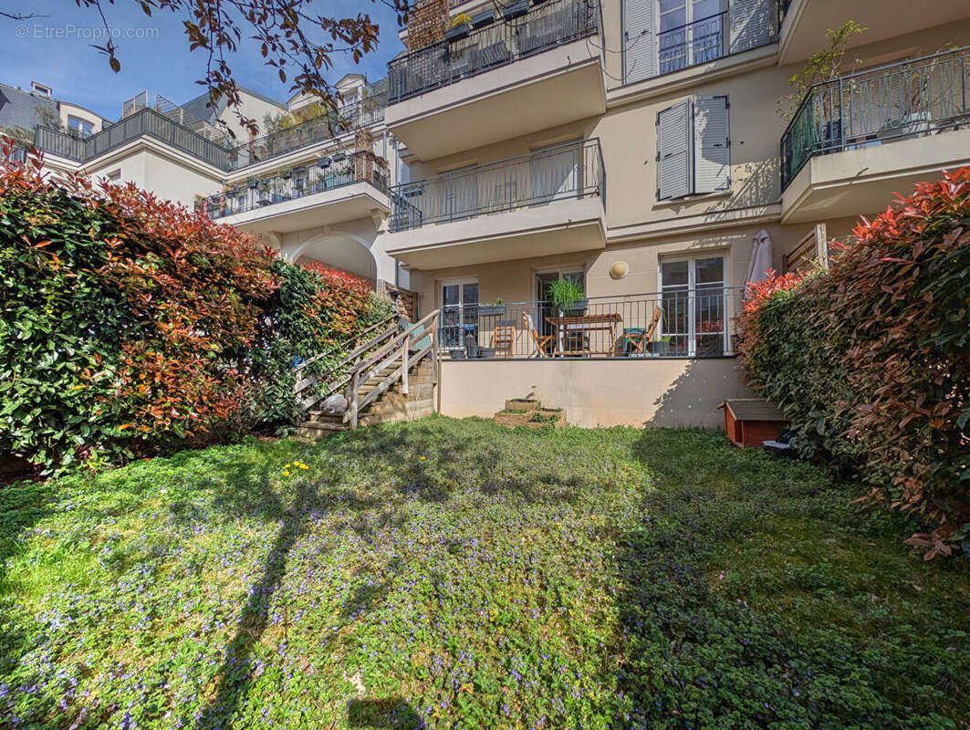 Appartement à LA GARENNE-COLOMBES