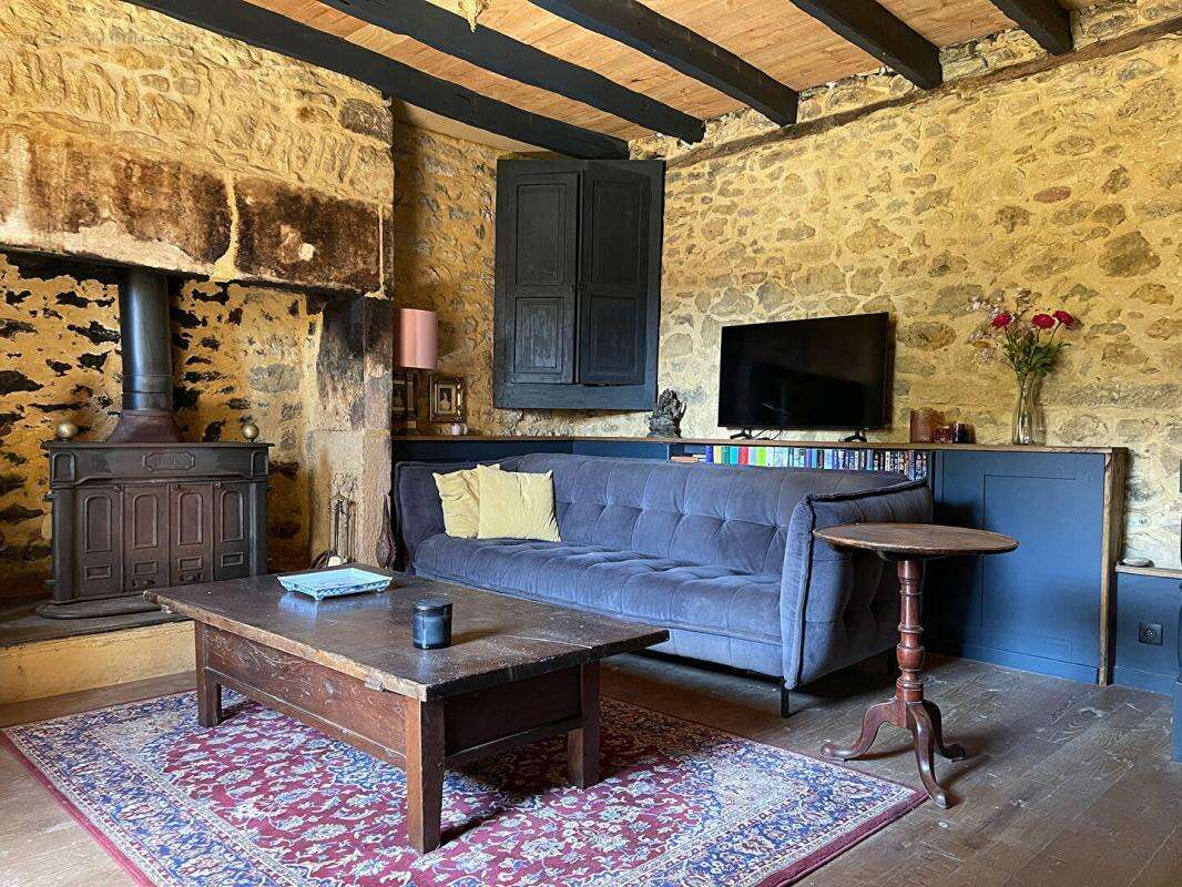 Maison authentique du XVIIIe siècle avec trois grandes granges, belle vue et terrain de 1,4 hectare - photo 6
